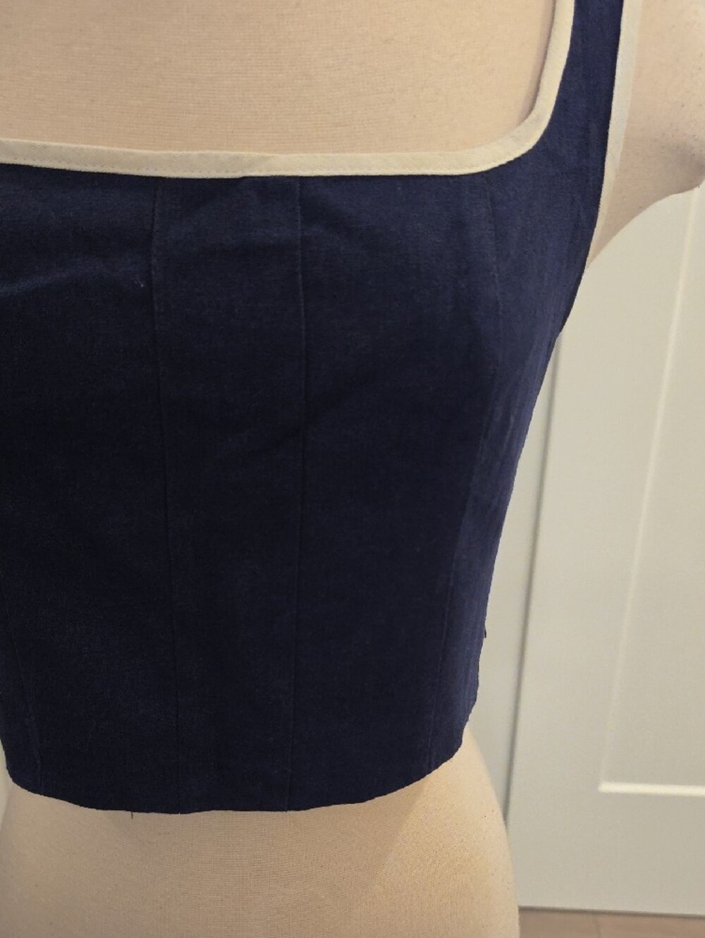 Avec Les Filles linen blend Navy Crop Top with White Trim size 6 new with tags - Picture 5 of 10